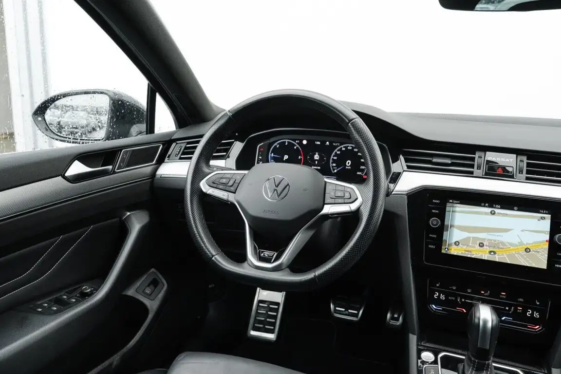 VOLKSWAGEN PASSAT