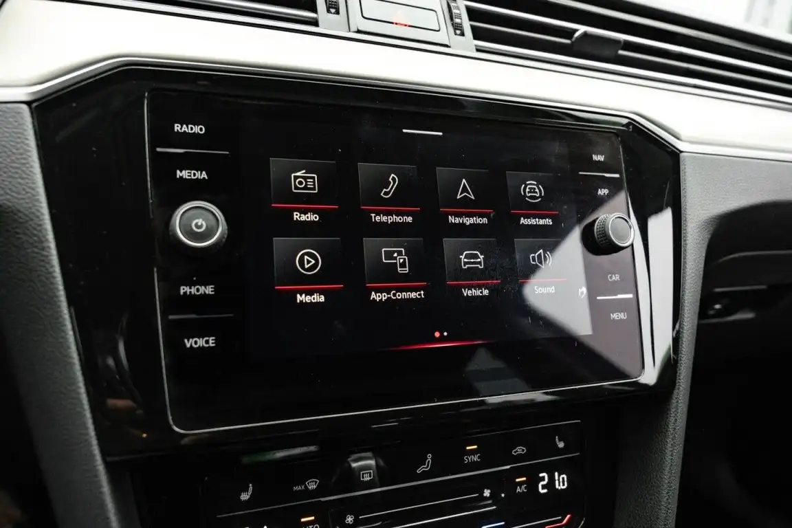 VOLKSWAGEN PASSAT