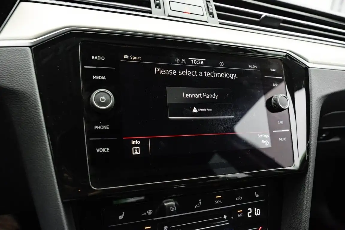 VOLKSWAGEN PASSAT