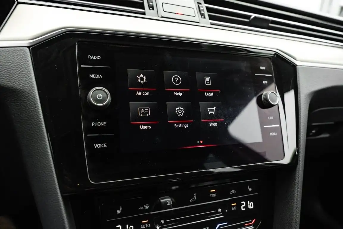 VOLKSWAGEN PASSAT