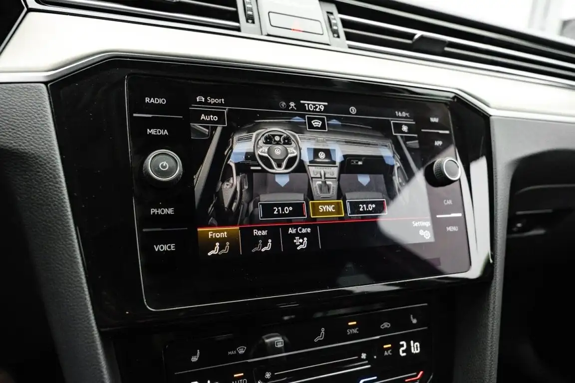VOLKSWAGEN PASSAT