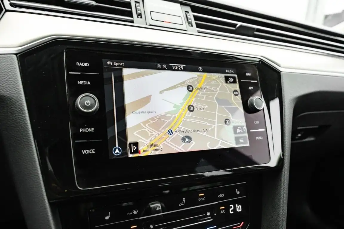 VOLKSWAGEN PASSAT