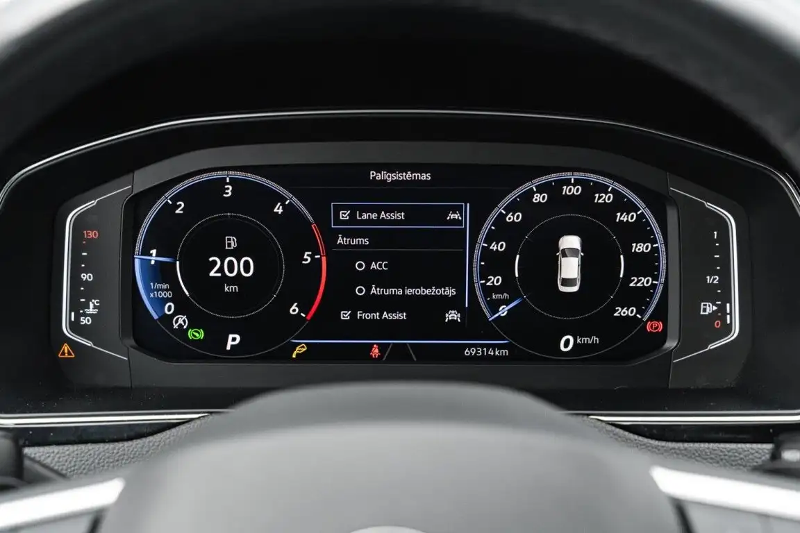 VOLKSWAGEN PASSAT