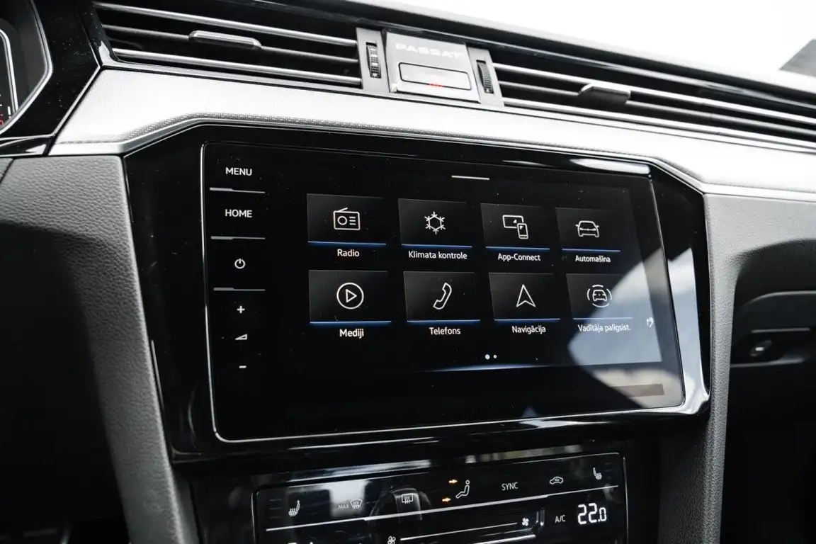 VOLKSWAGEN PASSAT