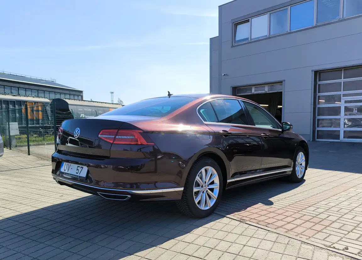 VOLKSWAGEN PASSAT
