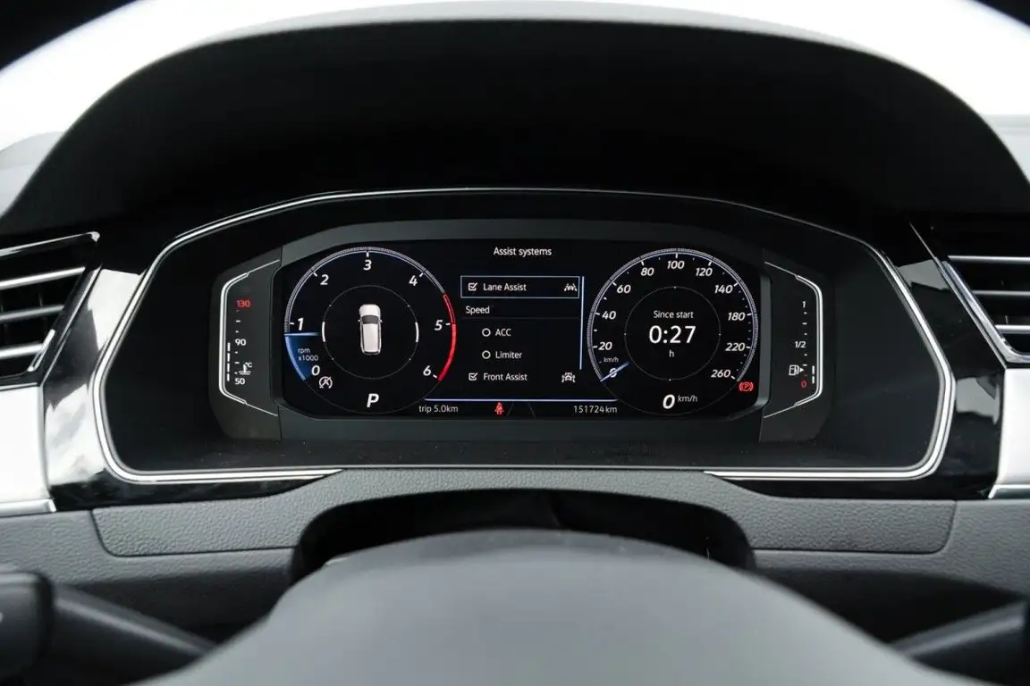VOLKSWAGEN PASSAT