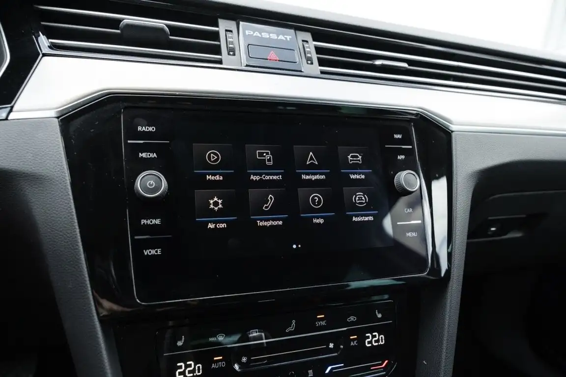 VOLKSWAGEN PASSAT