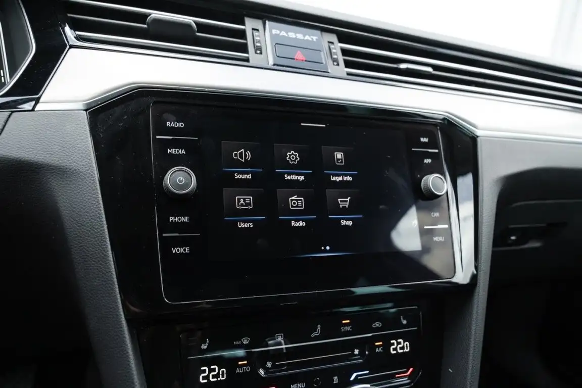 VOLKSWAGEN PASSAT