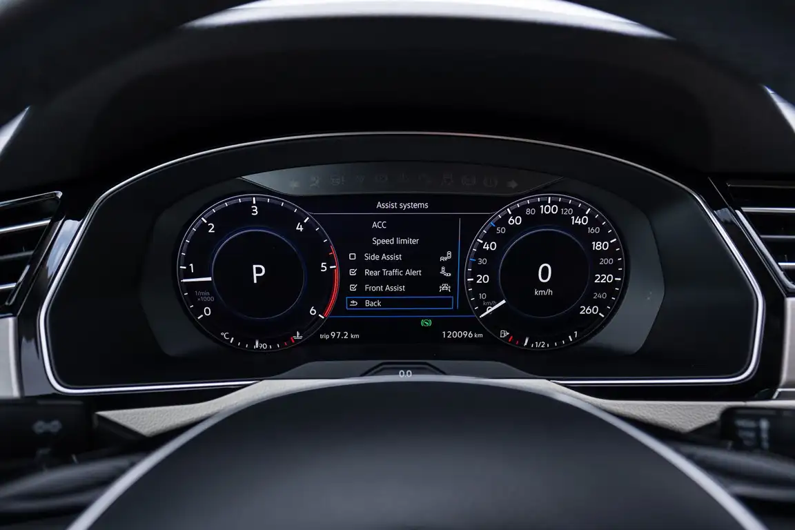 VOLKSWAGEN PASSAT