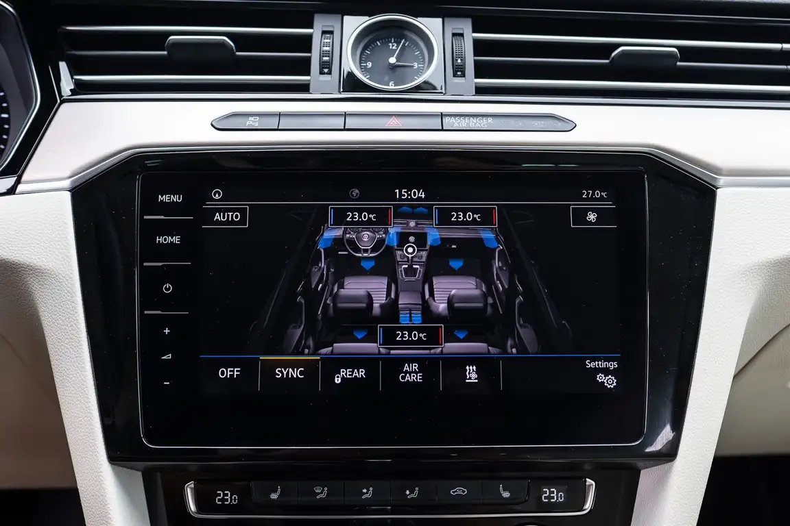 VOLKSWAGEN PASSAT