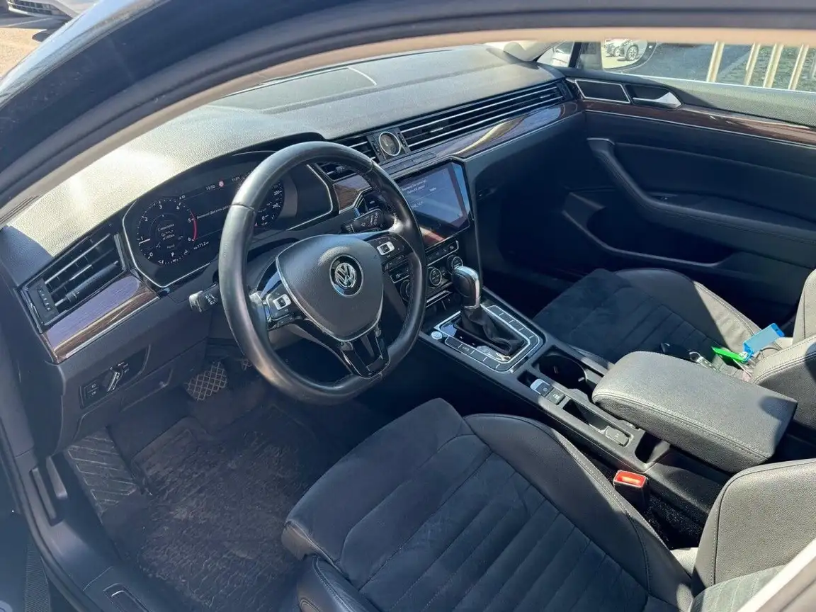 VOLKSWAGEN PASSAT