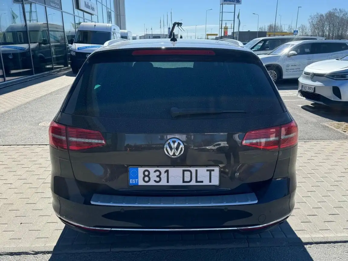 VOLKSWAGEN PASSAT