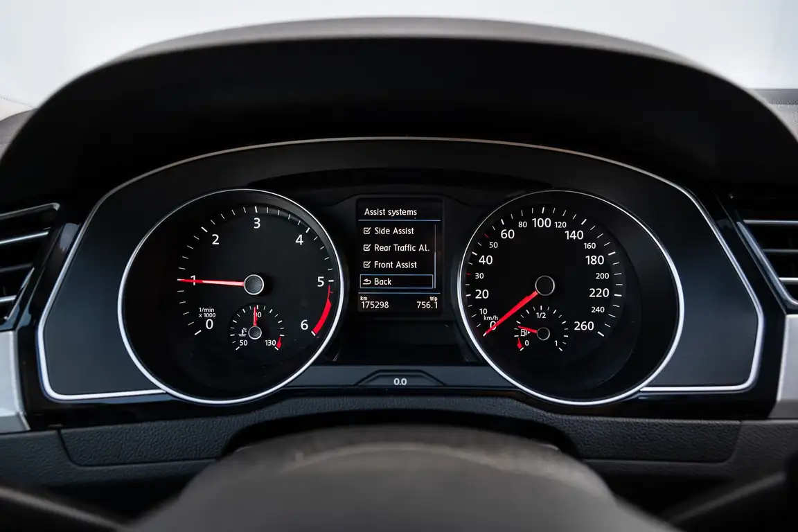 VOLKSWAGEN PASSAT