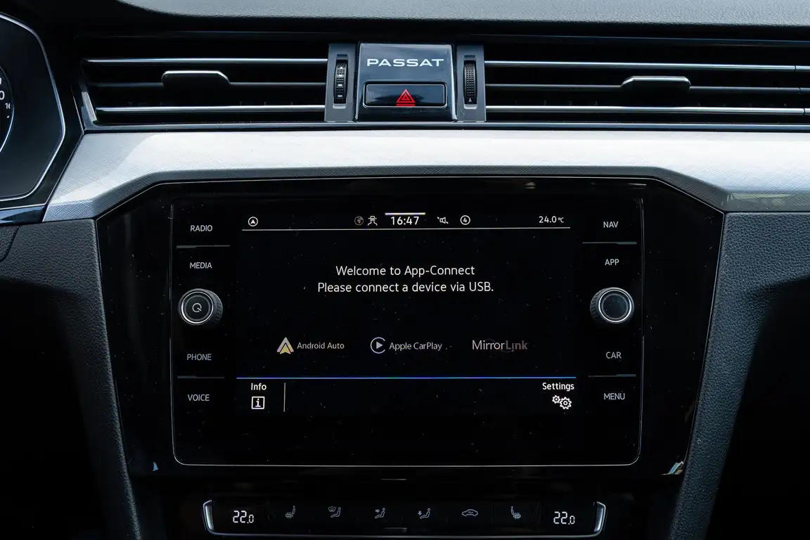 VOLKSWAGEN PASSAT