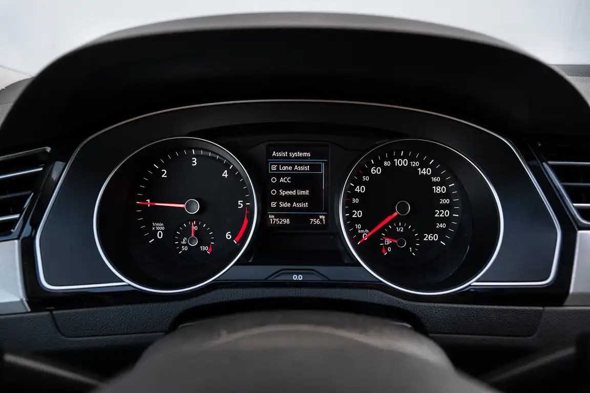 VOLKSWAGEN PASSAT