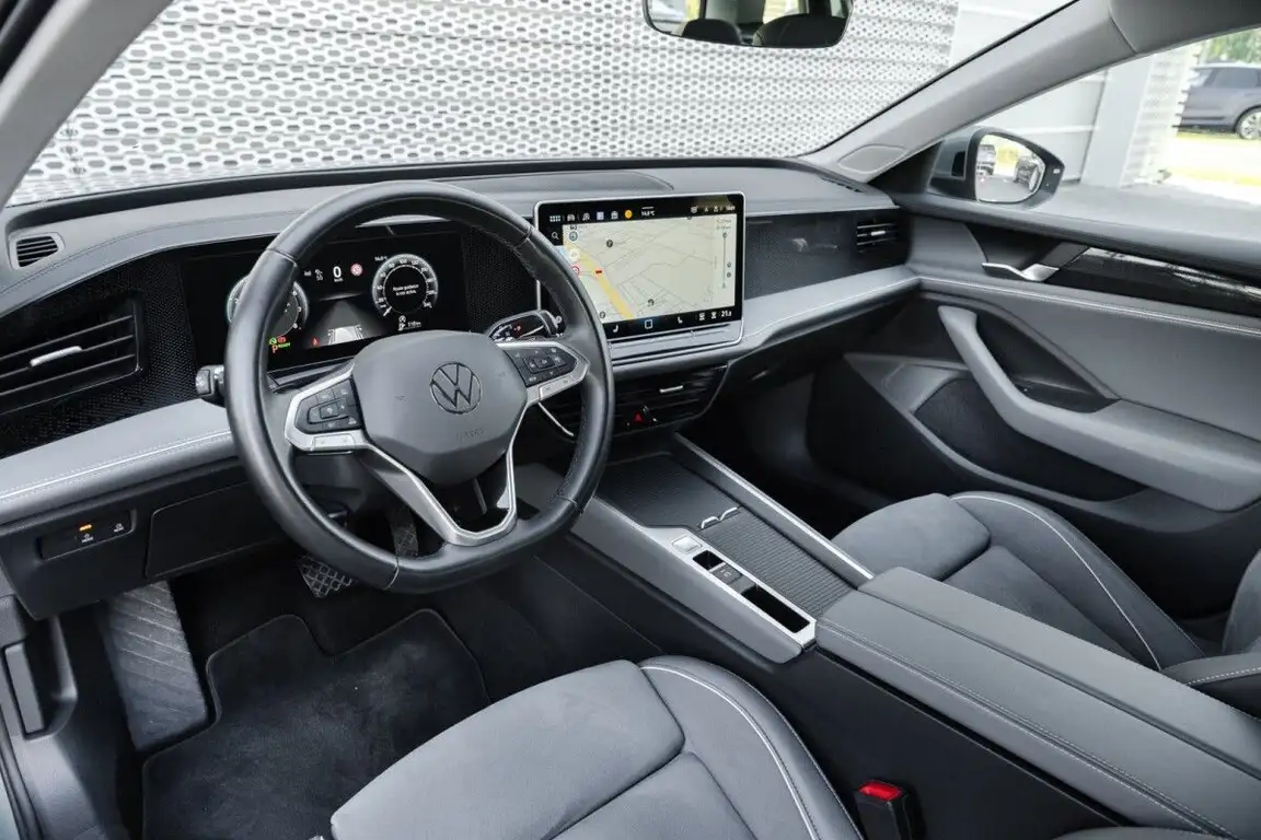 VOLKSWAGEN PASSAT