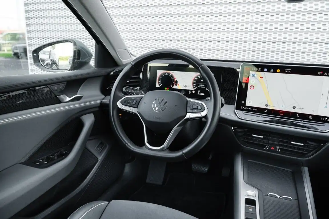 VOLKSWAGEN PASSAT