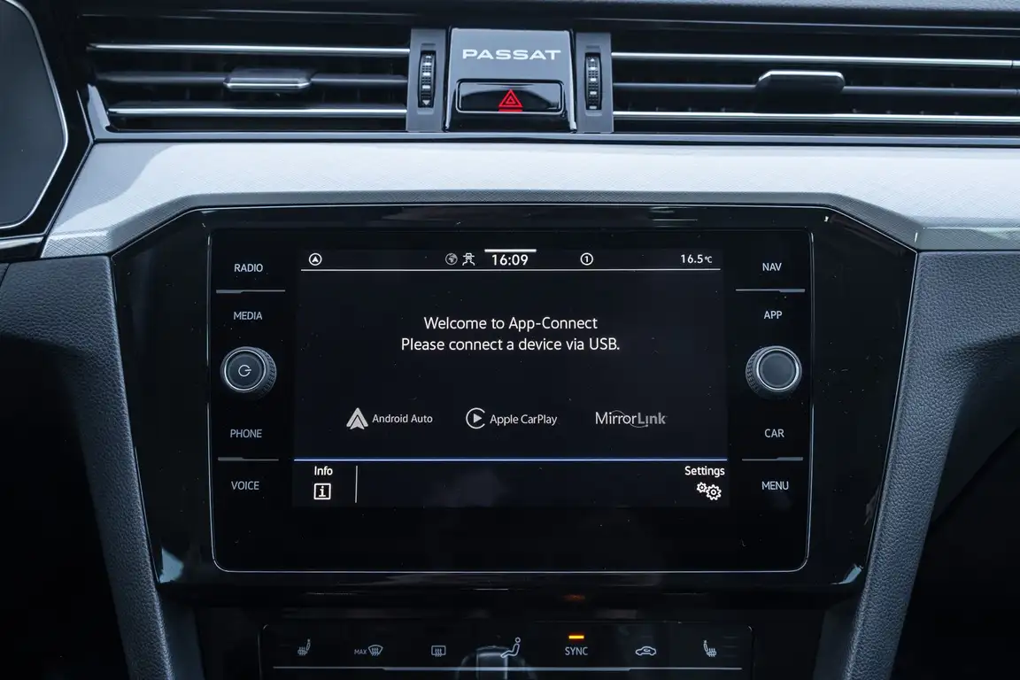 VOLKSWAGEN PASSAT
