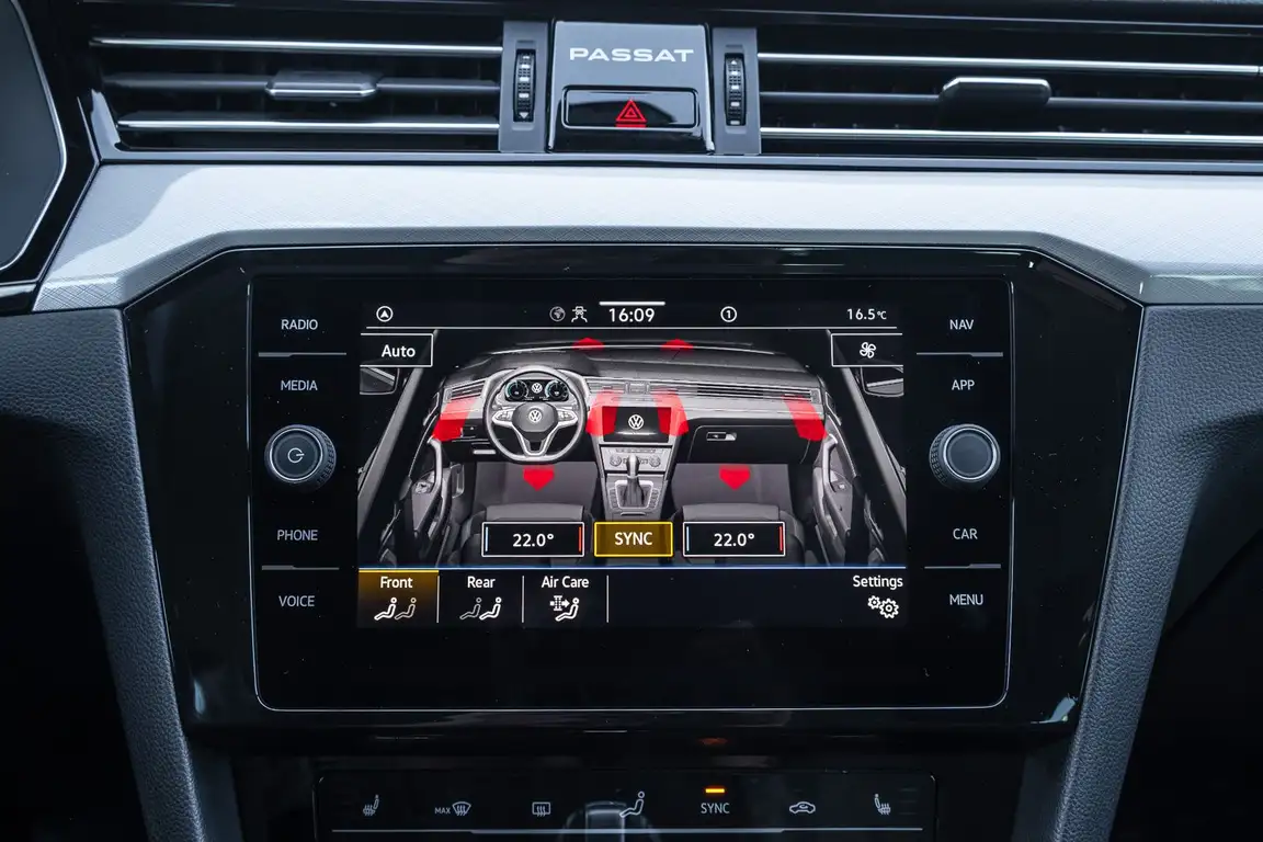 VOLKSWAGEN PASSAT