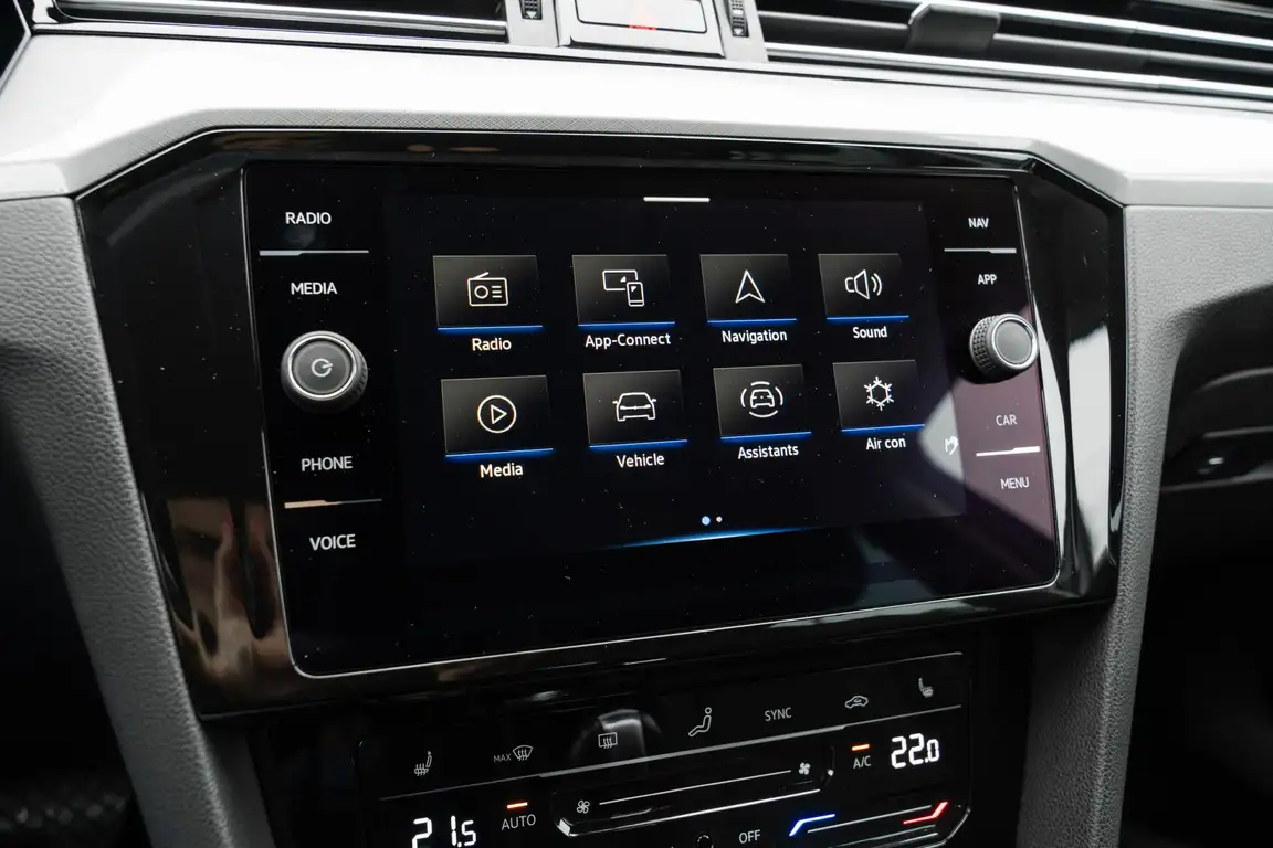 VOLKSWAGEN PASSAT