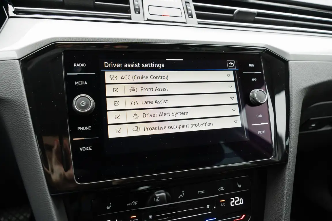 VOLKSWAGEN PASSAT