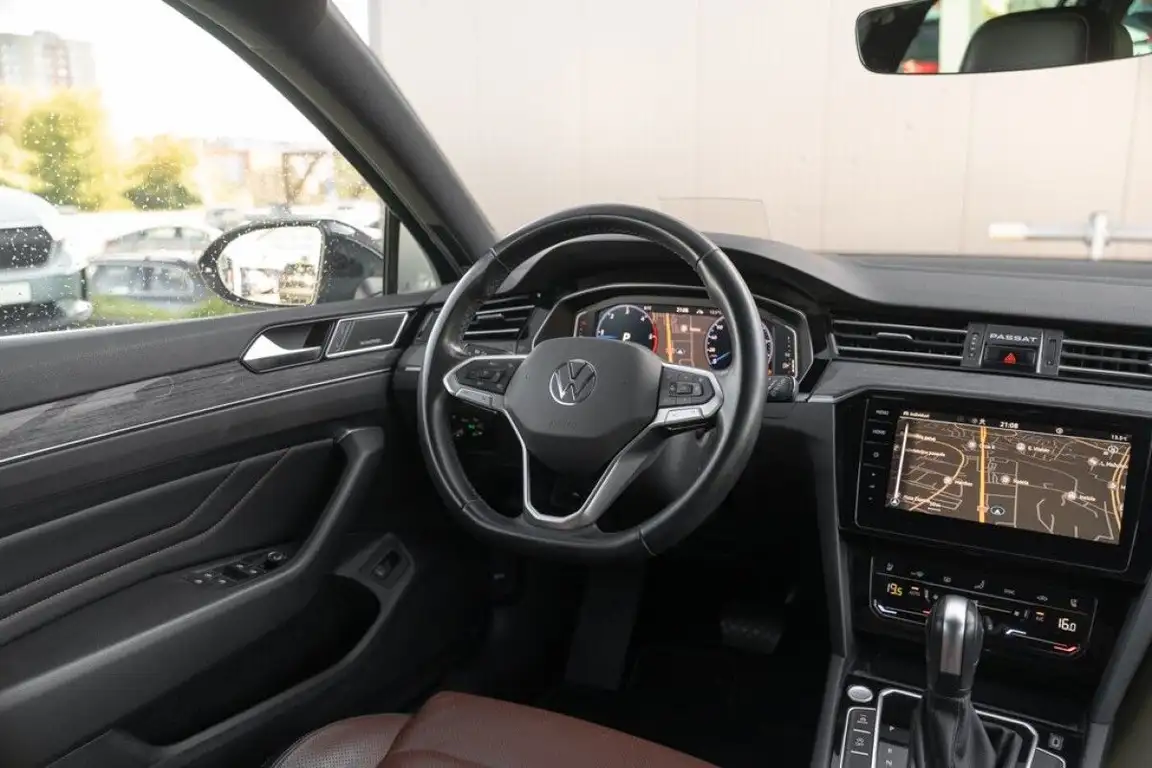 VOLKSWAGEN PASSAT