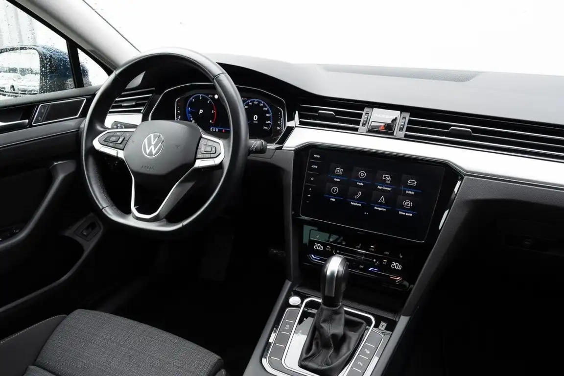 VOLKSWAGEN PASSAT
