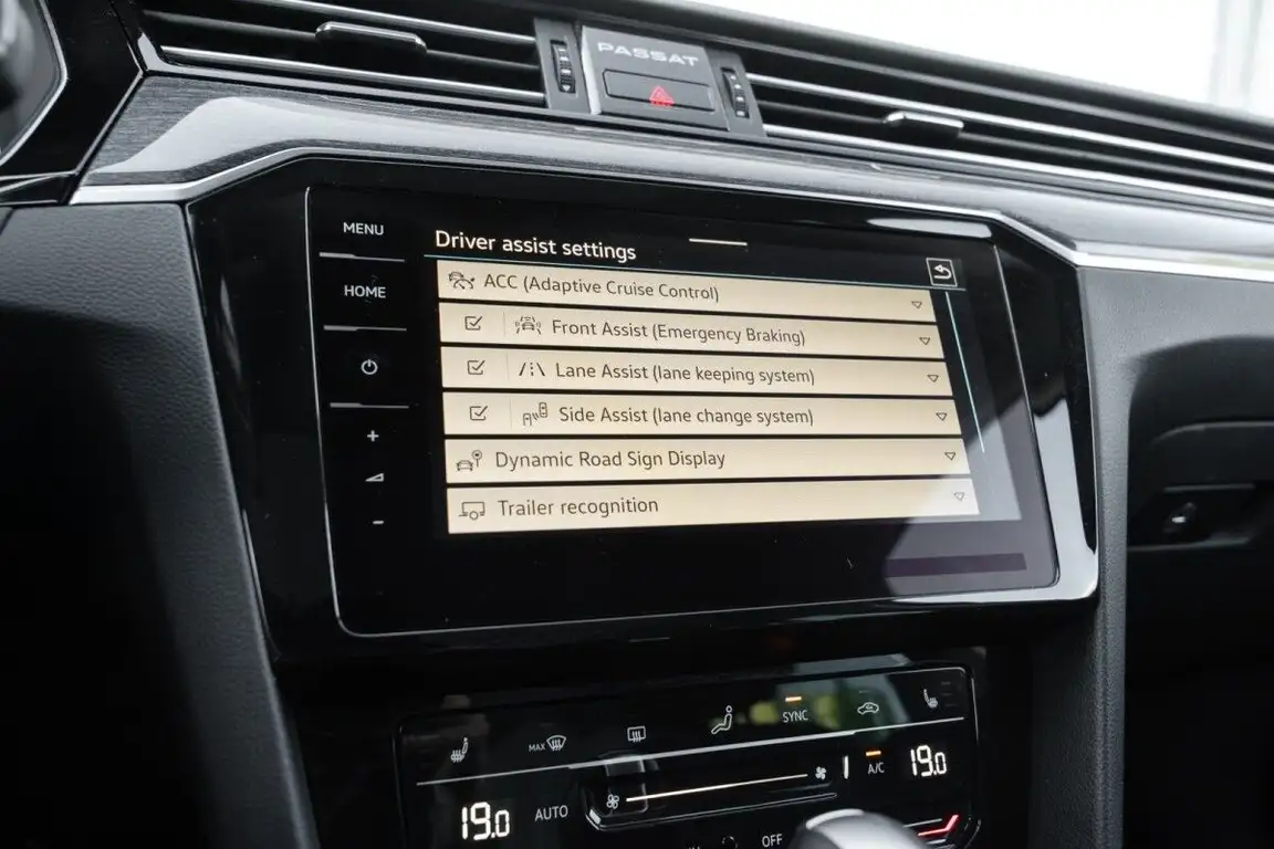 VOLKSWAGEN PASSAT