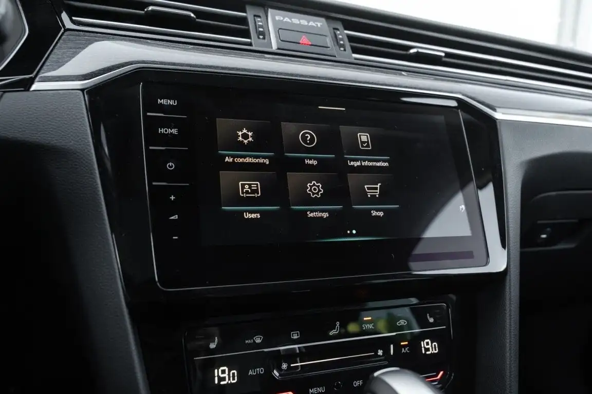 VOLKSWAGEN PASSAT