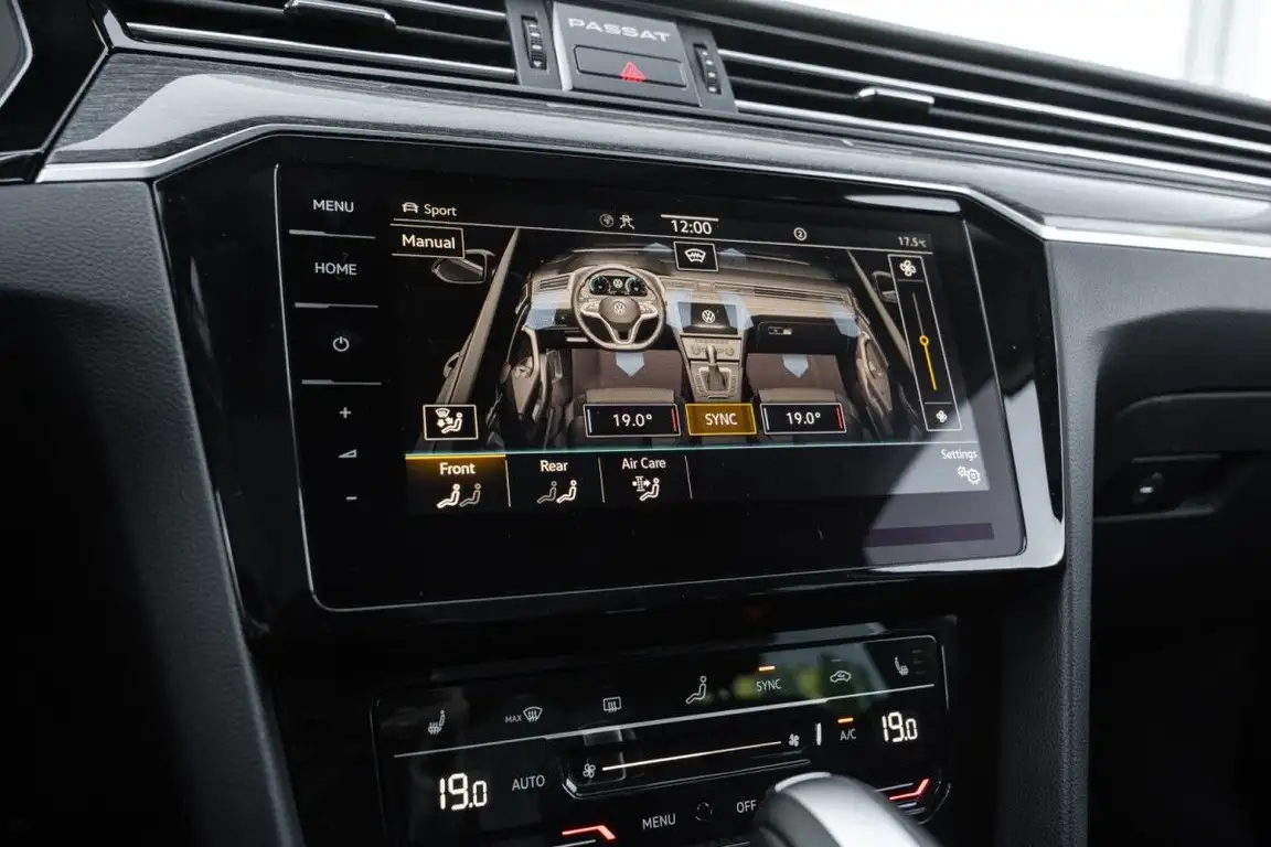 VOLKSWAGEN PASSAT