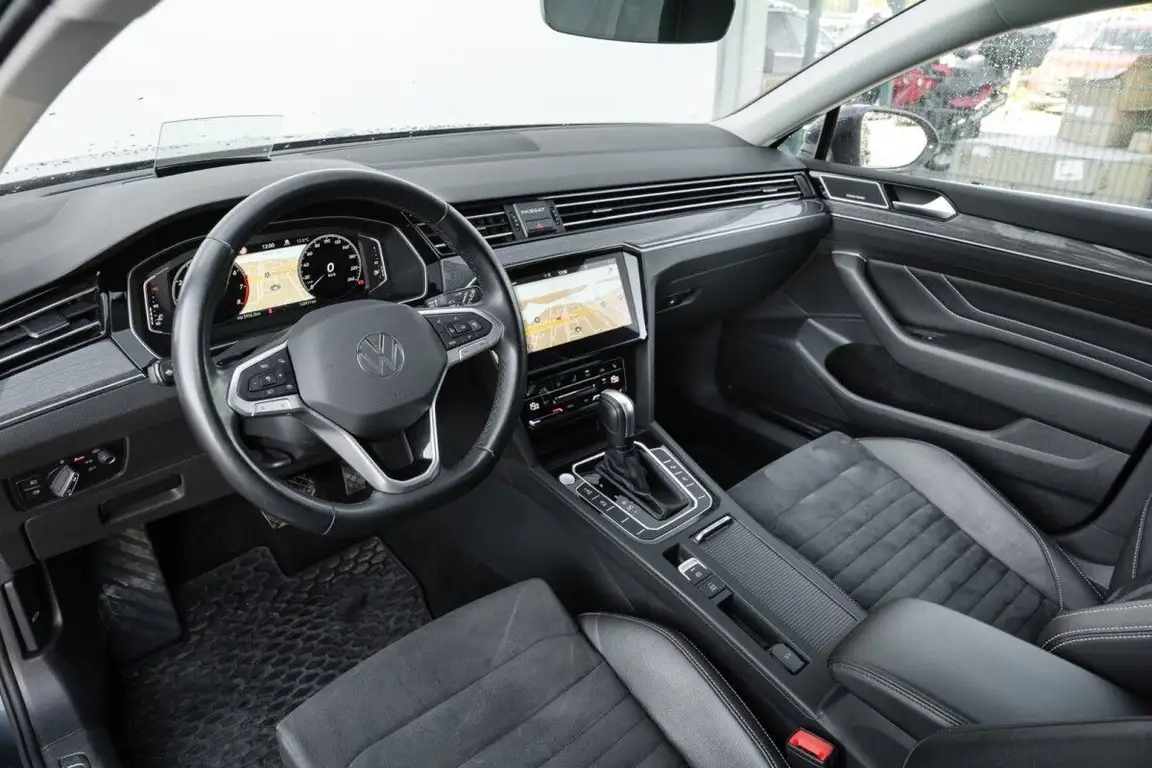 VOLKSWAGEN PASSAT
