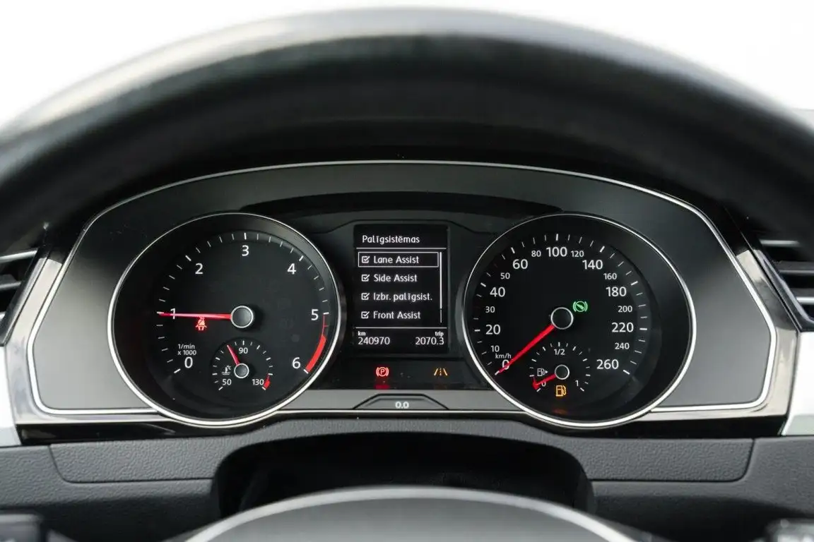 VOLKSWAGEN PASSAT