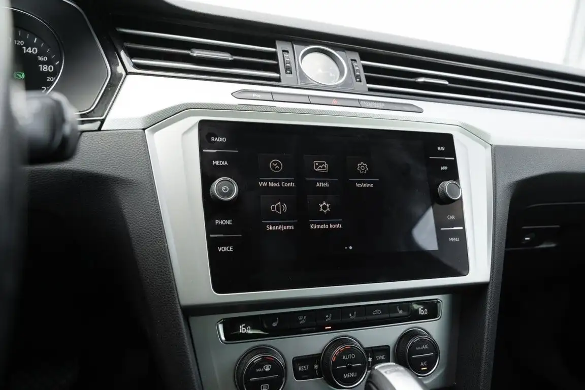 VOLKSWAGEN PASSAT