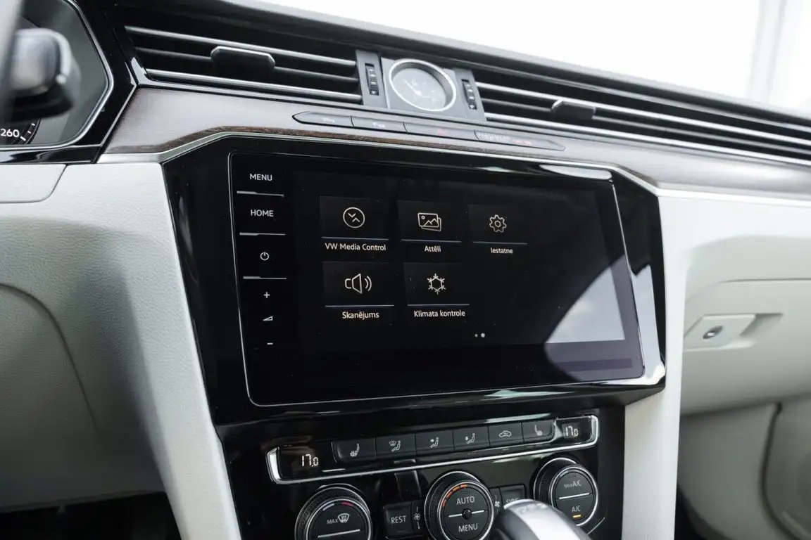 VOLKSWAGEN PASSAT