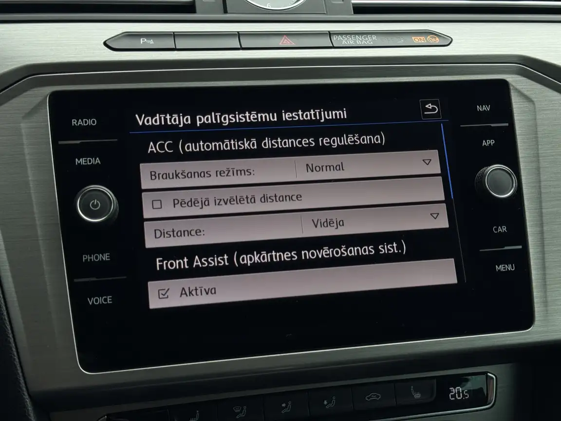 VOLKSWAGEN PASSAT