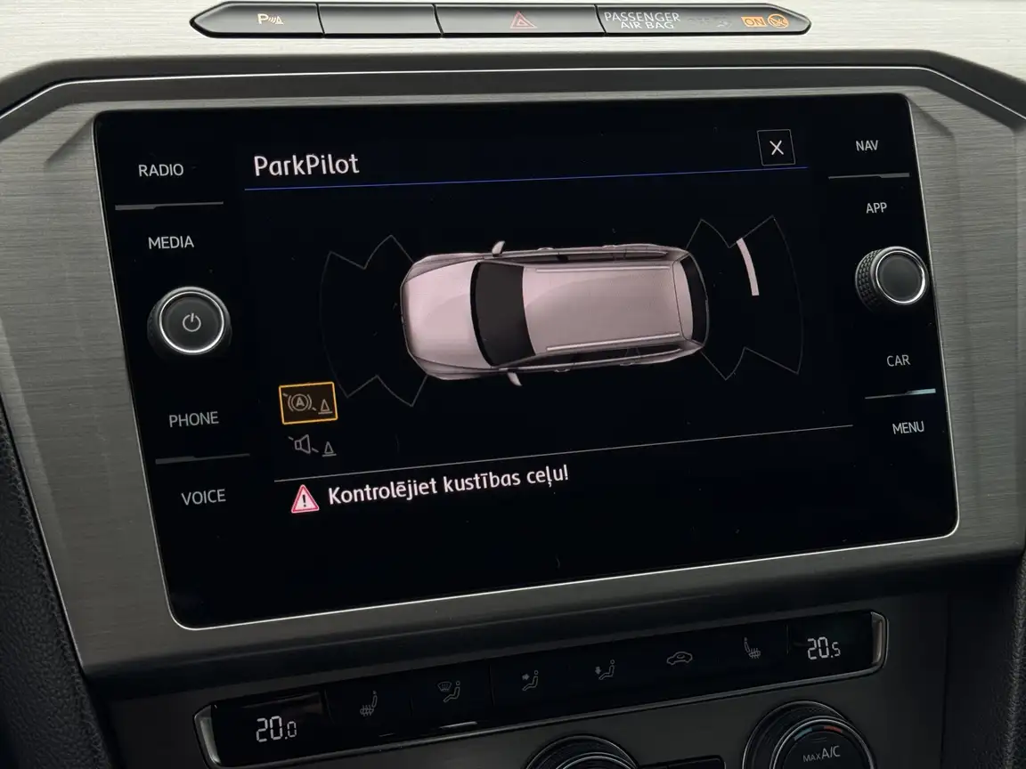 VOLKSWAGEN PASSAT