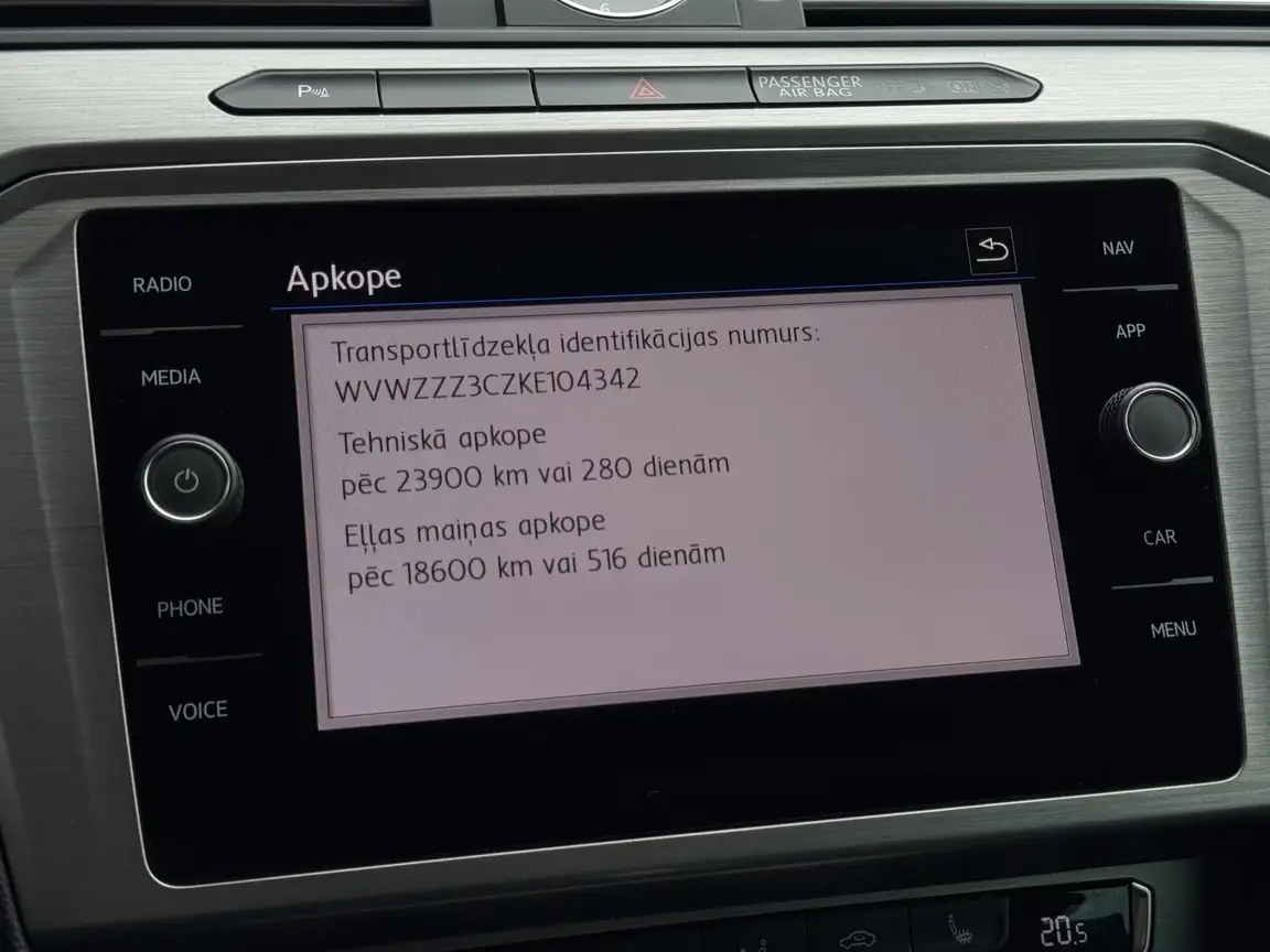 VOLKSWAGEN PASSAT