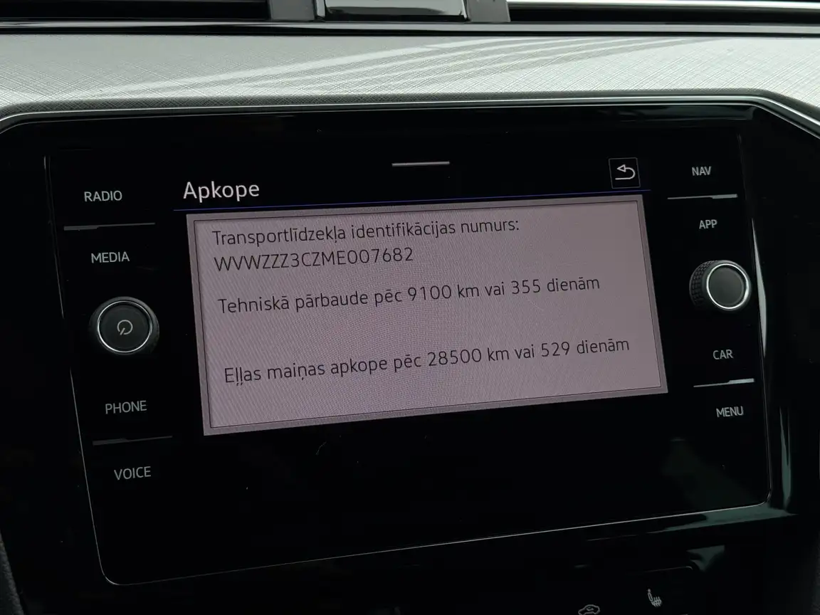 VOLKSWAGEN PASSAT