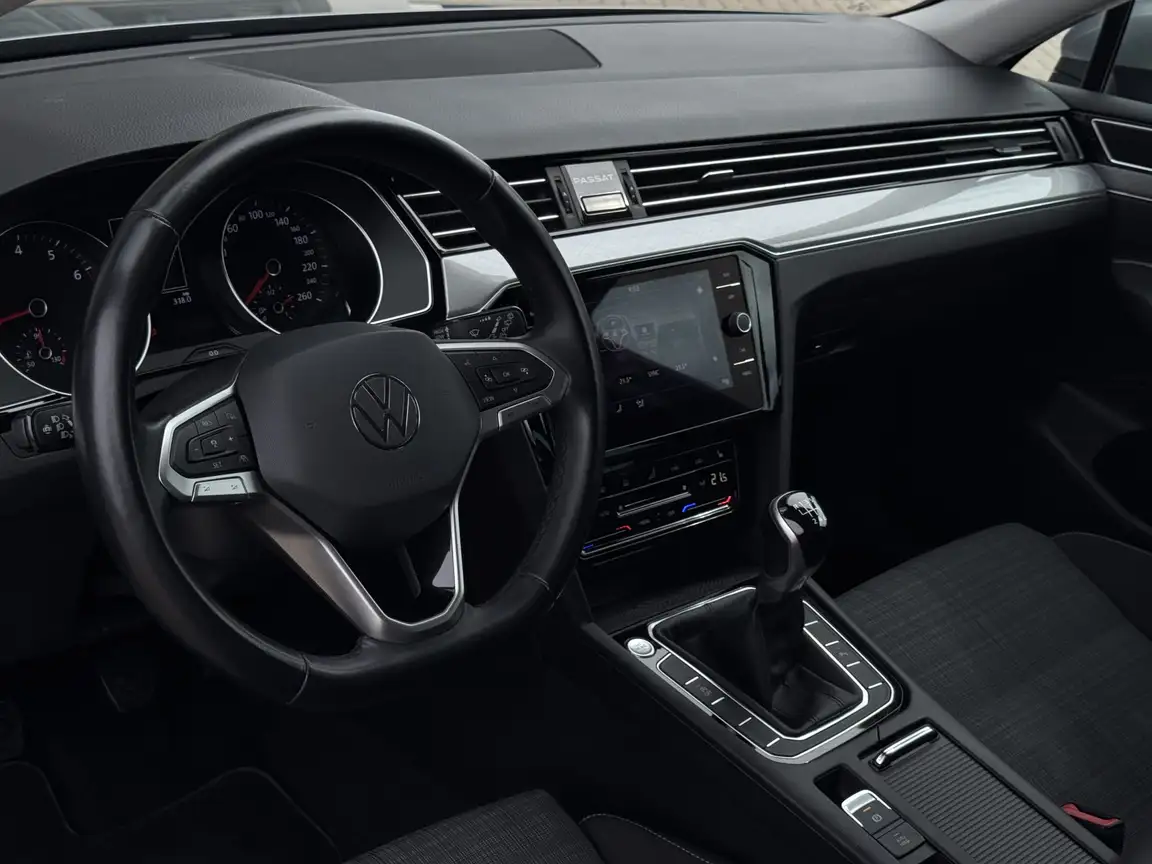 VOLKSWAGEN PASSAT