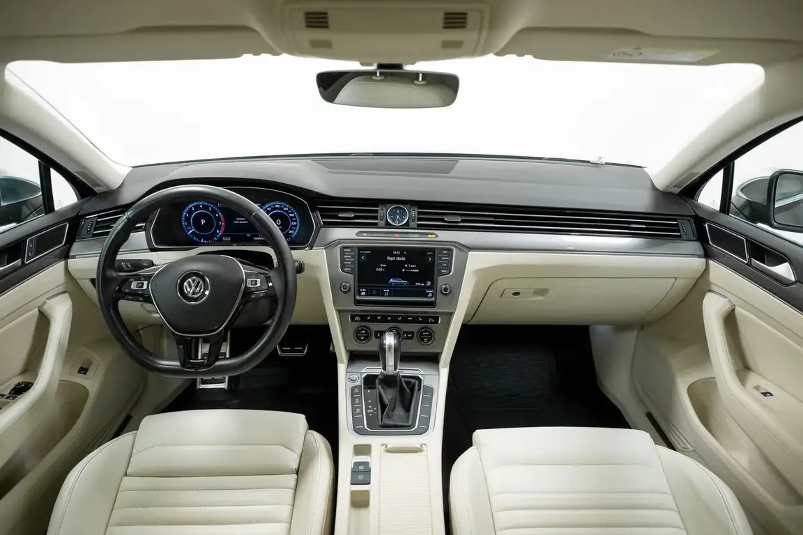VOLKSWAGEN PASSAT