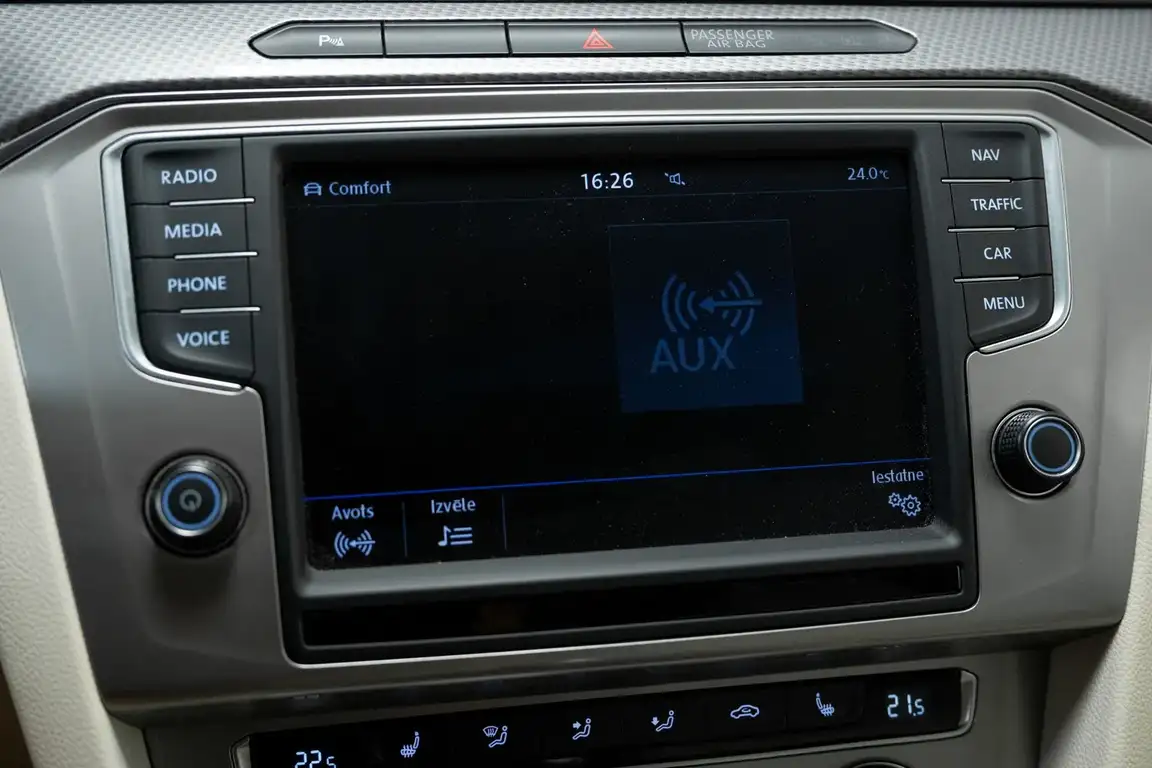 VOLKSWAGEN PASSAT