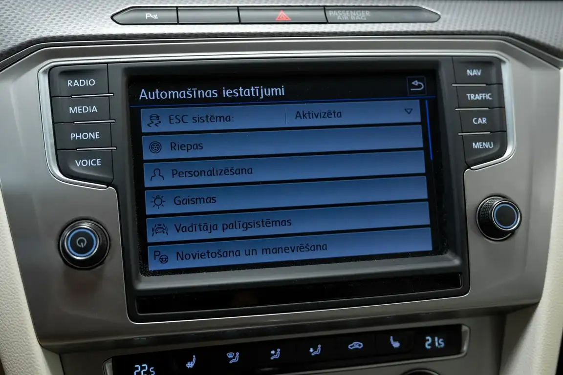 VOLKSWAGEN PASSAT