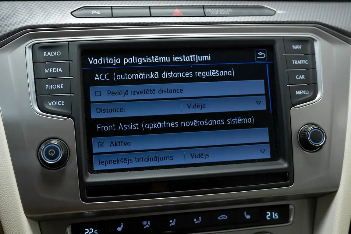 VOLKSWAGEN PASSAT
