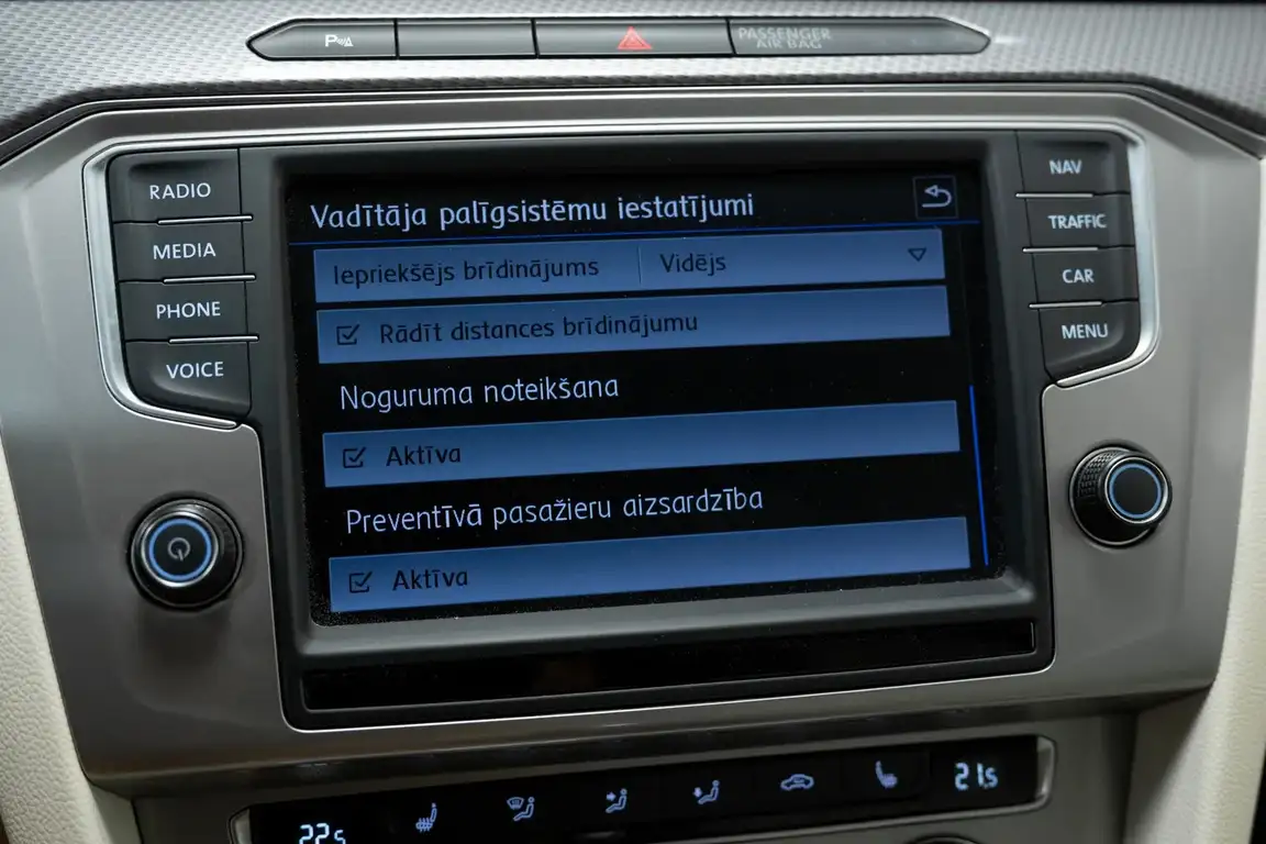 VOLKSWAGEN PASSAT