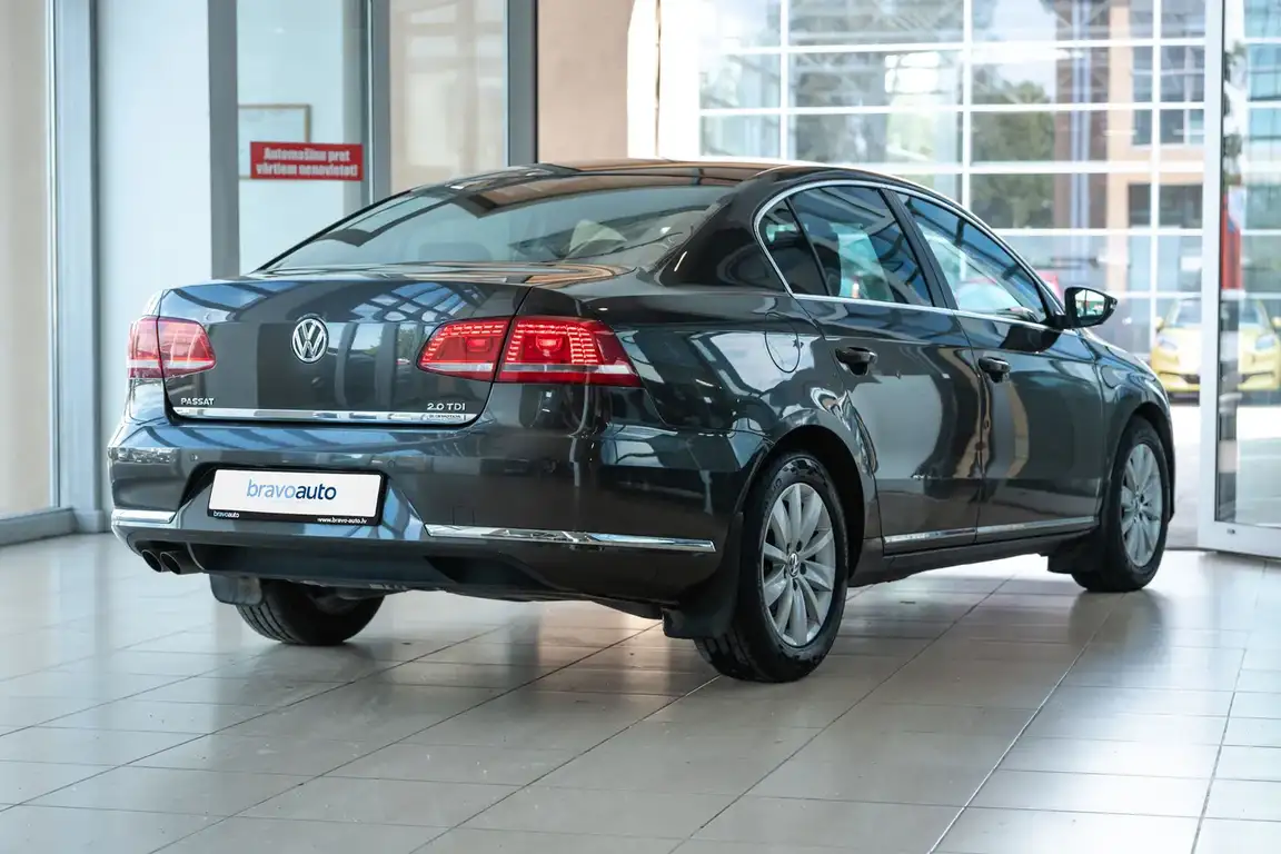 VOLKSWAGEN PASSAT