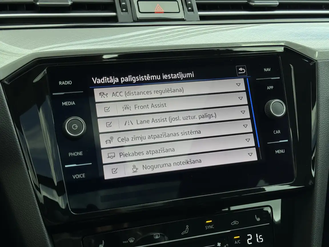 VOLKSWAGEN PASSAT