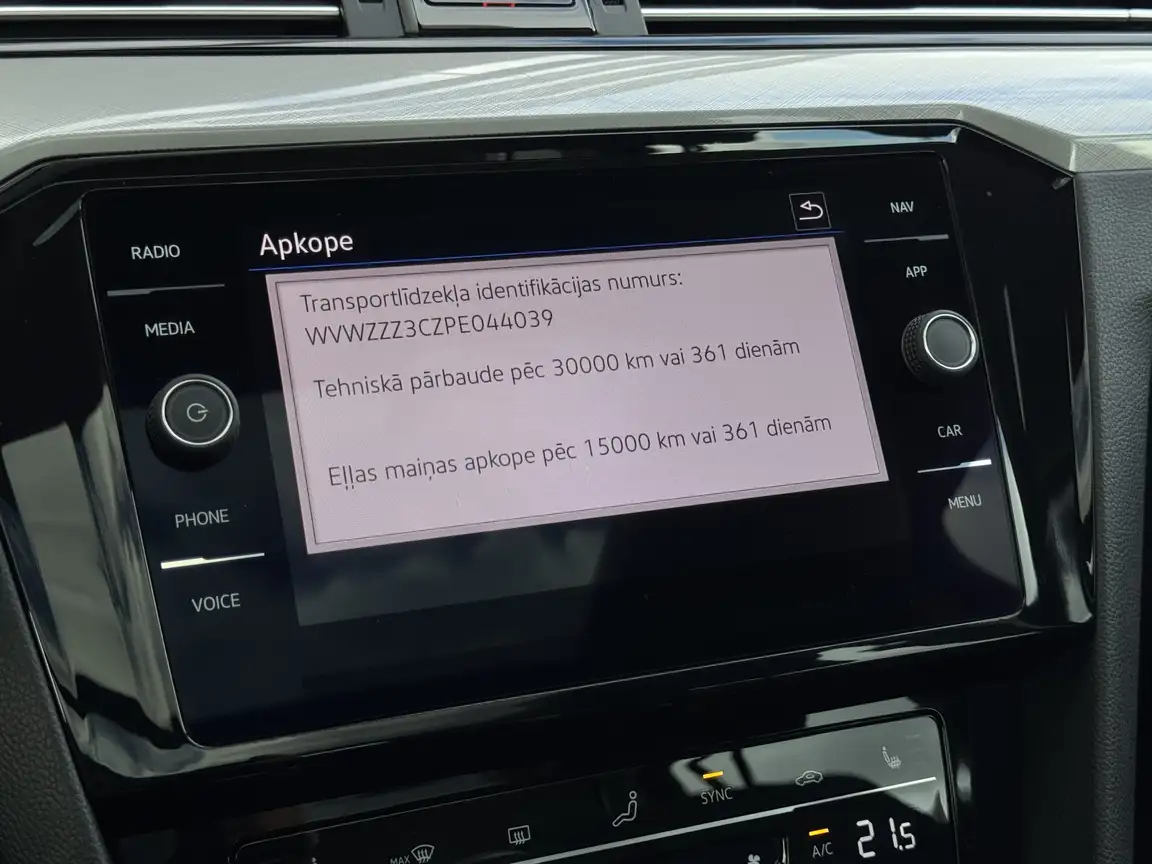 VOLKSWAGEN PASSAT