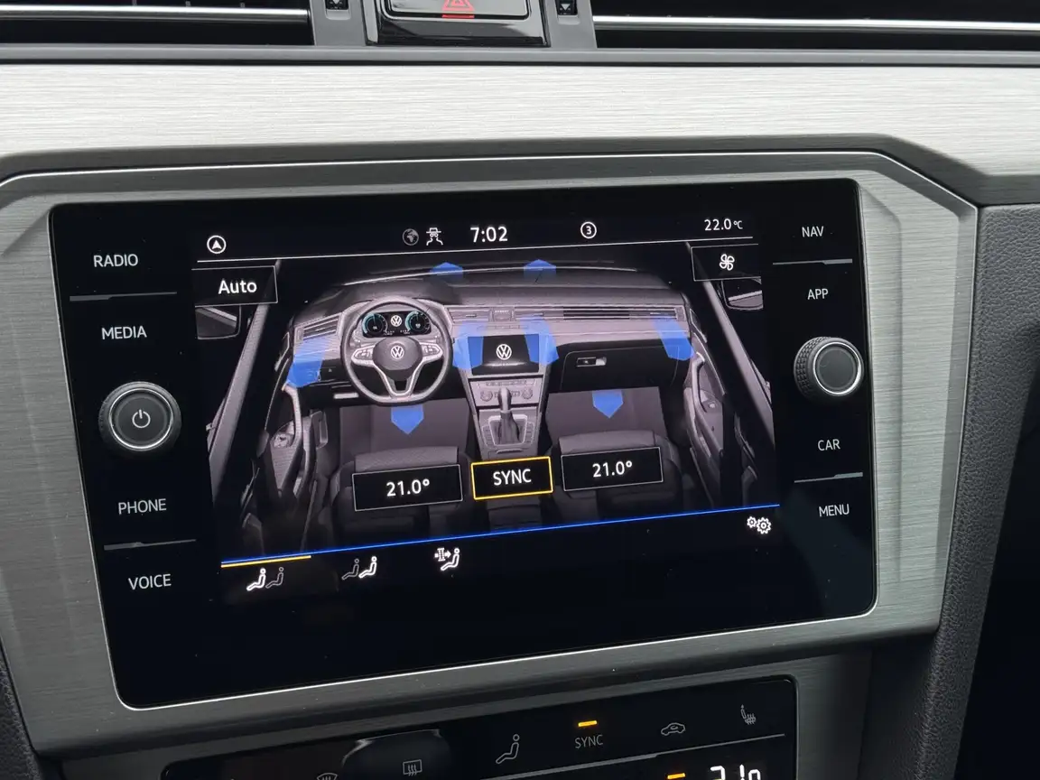 VOLKSWAGEN PASSAT