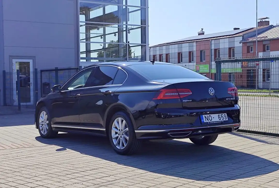 VOLKSWAGEN PASSAT