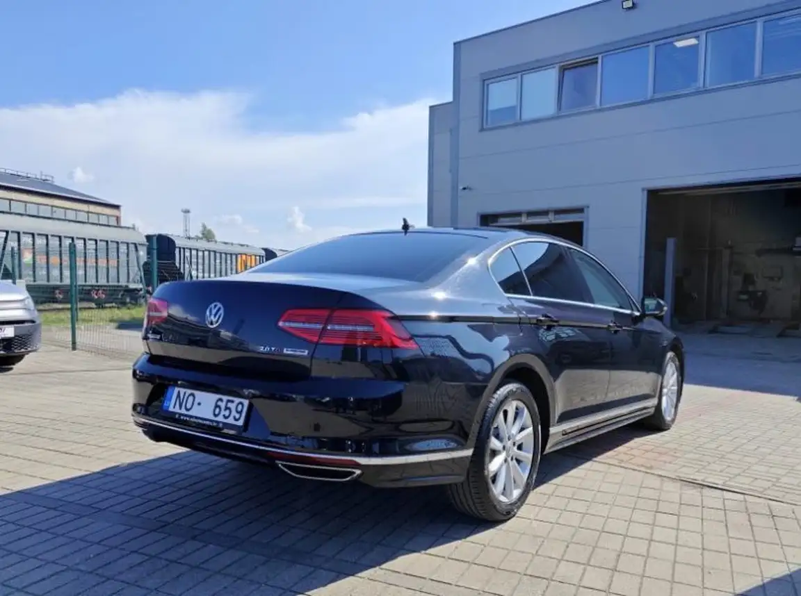 VOLKSWAGEN PASSAT